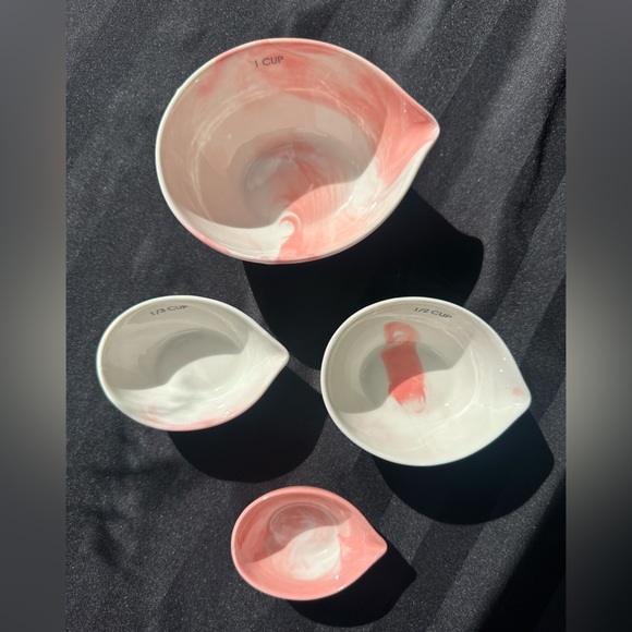 Samantha Pynn Home porcelain 4 measuring cups pink white nesting baking cookwear - Picture 1 of 5